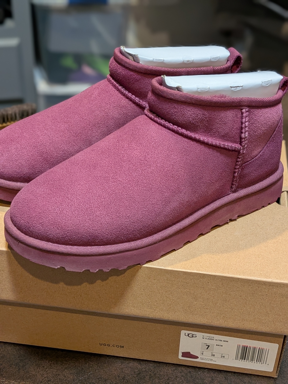 UGG Women's Classic Ultra Mini Boot - Berry 7/38